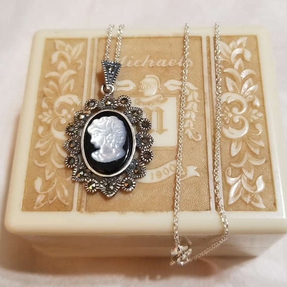 Vintage Jewelry - CAMEO VINTAGE Onyx MOP Sterling Necklace